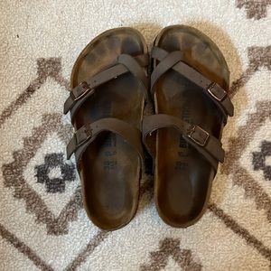 Used Birkenstock Mayari Flat Sandal size 38 in color taupe